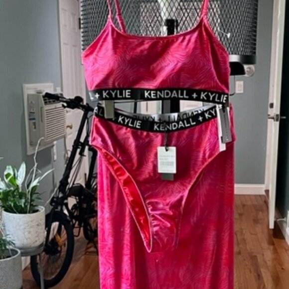 Kendall & Kylie Other - Kendall + Kylie 2 Piece & Sarong Cover Up Red 3 Pc Set Size Medium